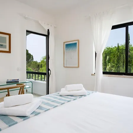 Clifftop - 4br, Beachside, Pool, Ac Villa Porches (Algarve)