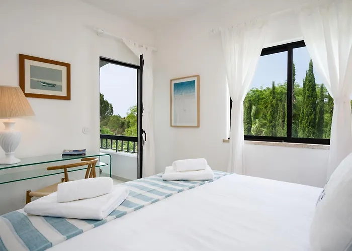 Clifftop - 4br, Beachside, Pool, Ac Villa Porches (Algarve)