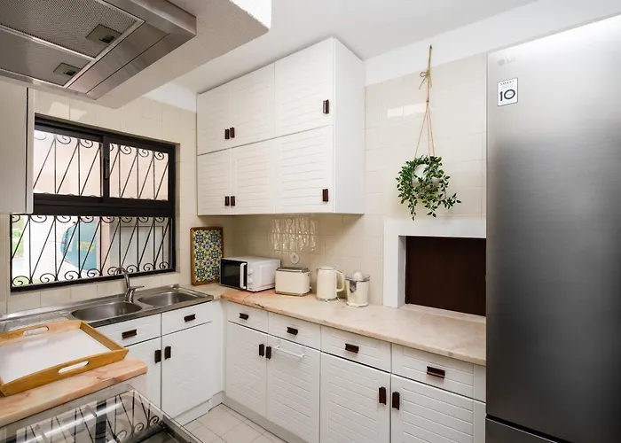 Clifftop - 4br, Beachside, Pool, Ac *