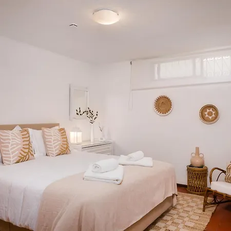 Clifftop - 4br, Beachside, Pool, Ac 포르체스