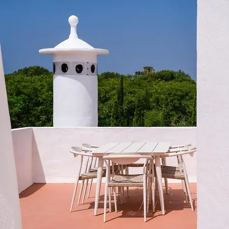 Clifftop - 4br, Beachside, Pool, Ac 포르체스