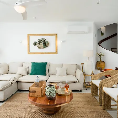 Clifftop - 4br, Beachside, Pool, Ac 포르체스