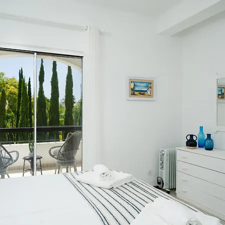 Clifftop - 4br, Beachside, Pool, Ac 포르체스
