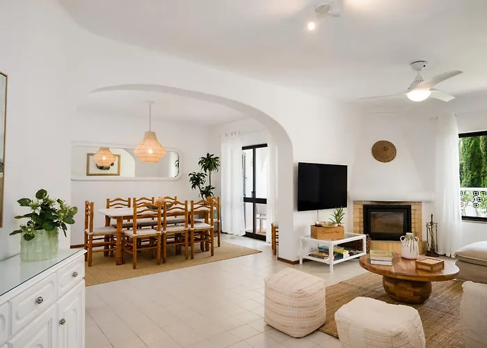 Clifftop - 4br, Beachside, Pool, Ac 빌라