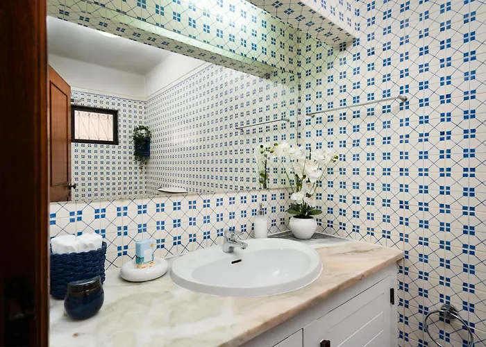 Clifftop - 4br, Beachside, Pool, Ac 빌라