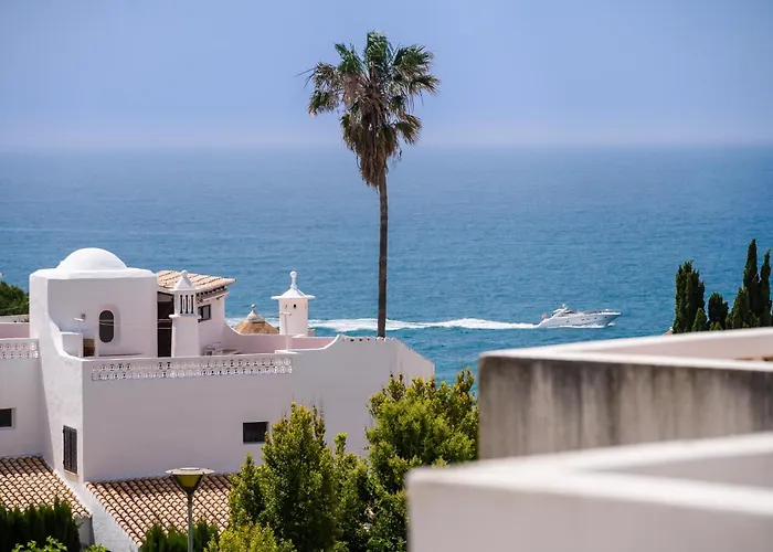 Clifftop - 4br, Beachside, Pool, Ac Villa *